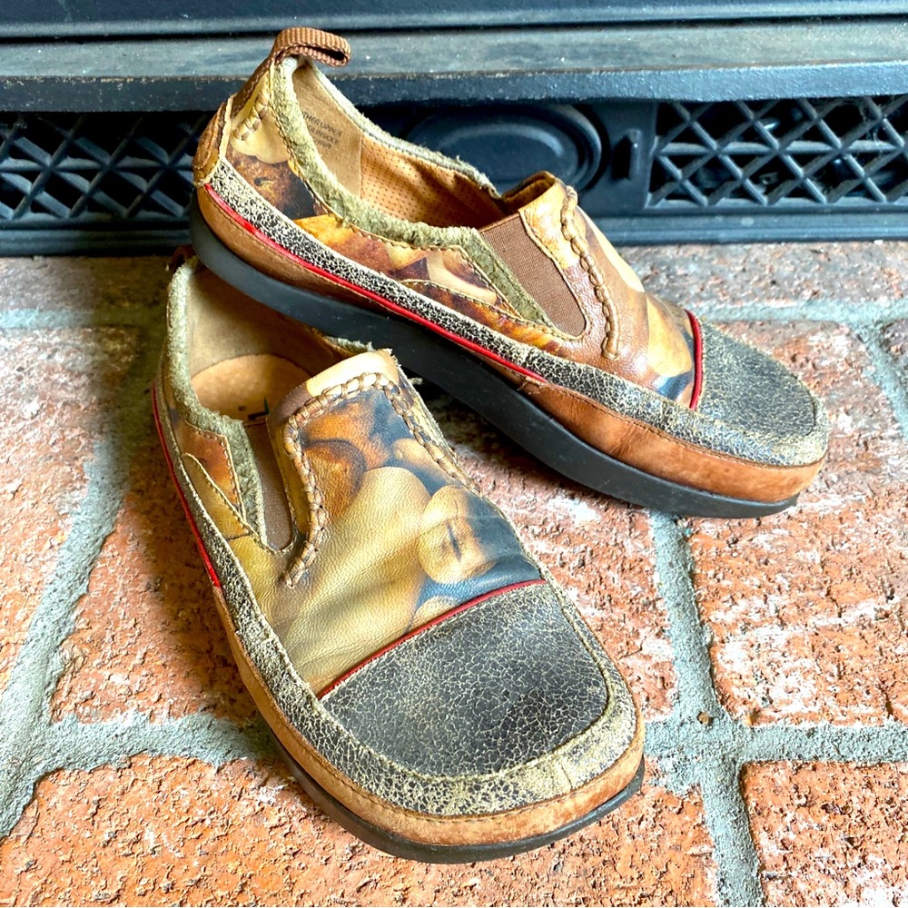 Earth Brown and Gray Casual Flats with Relaxed Design